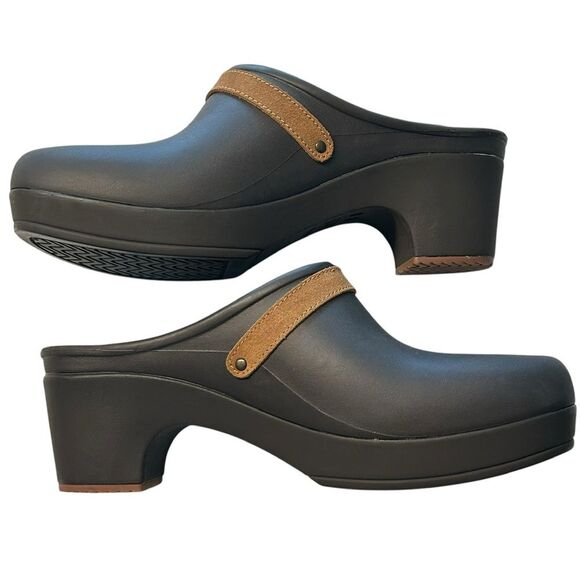 Crocs Women’s Size 11 Sarah Black Mules Clogs Brown Suede Buckle Strap‎ Comfort - Picture 3 of 9